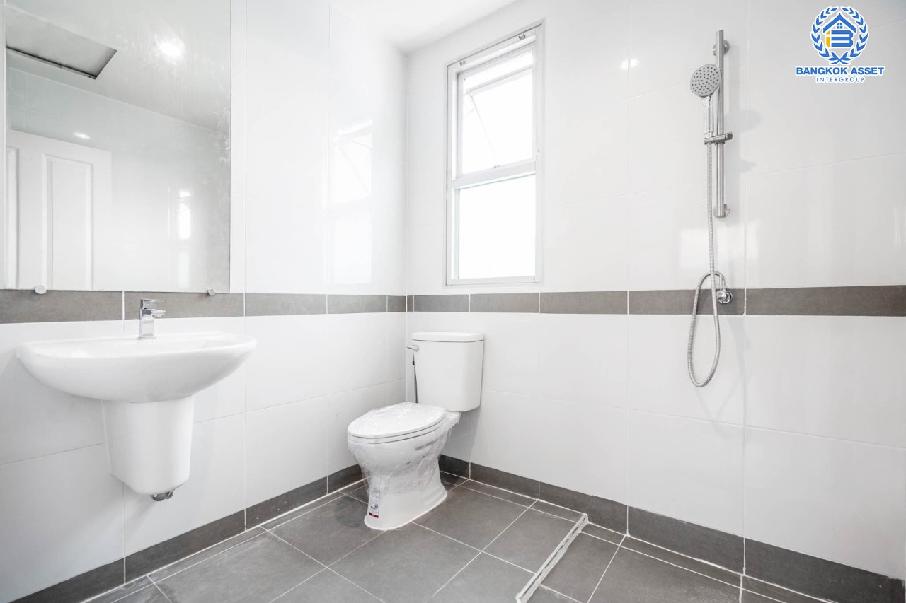 บ้านมือสองตกแต่งใหม่ แบรนด์หรู Sansiri โครงการ พลัสซิตี้พาร์ค งามวงศ์วาน25 ทาวน์โฮม 3 ชั้น ใจกลางเมือง เนื้อที่ 21.3 ตร.ว. ฟังก์ชันพร้อม 3 ห้องนอน 3 ห้องน้ำ จอดรถได้ 2 คัน บนทำเลศักยภาพ เข้า-ออกได้ 3 เส้นทาง ใกล้แหล่ง Community ชั้นนำ เดอะมอลล์งามวงศ์วาน ทางด่วน "งามวงศ์วาน" และรถไฟฟ้า "สถานีศูนย์ราชการนนทบุรี"